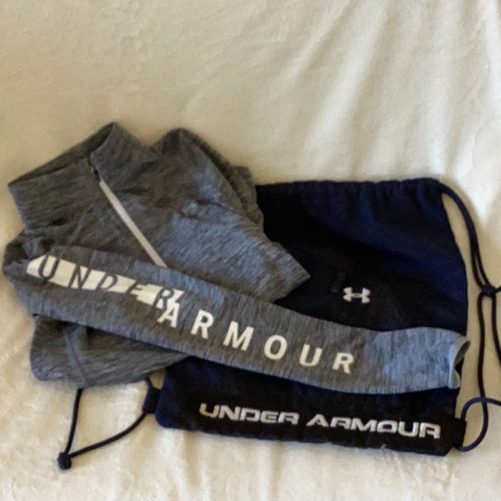 Under Armour Cinch Sack and Cold Gear Long Sleeve 3/4 zip pull over.